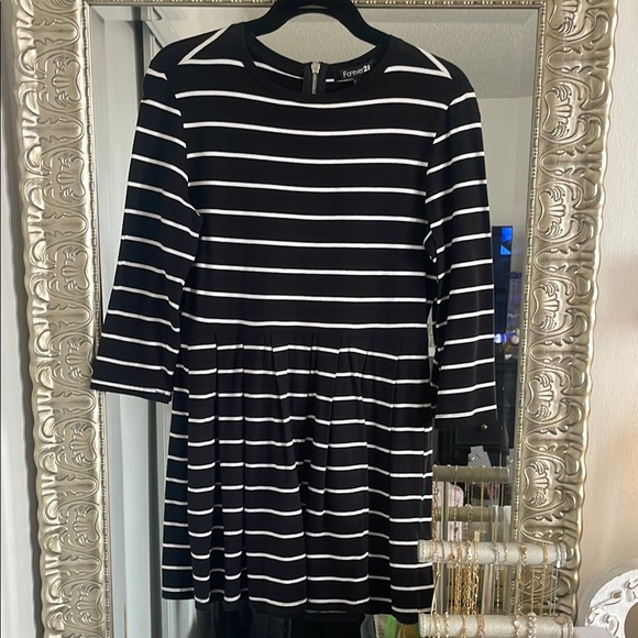 Forever 21 Dresses & Skirts - Forever 21 Black and White A-Line Dress with 3/4 Sleeves Large